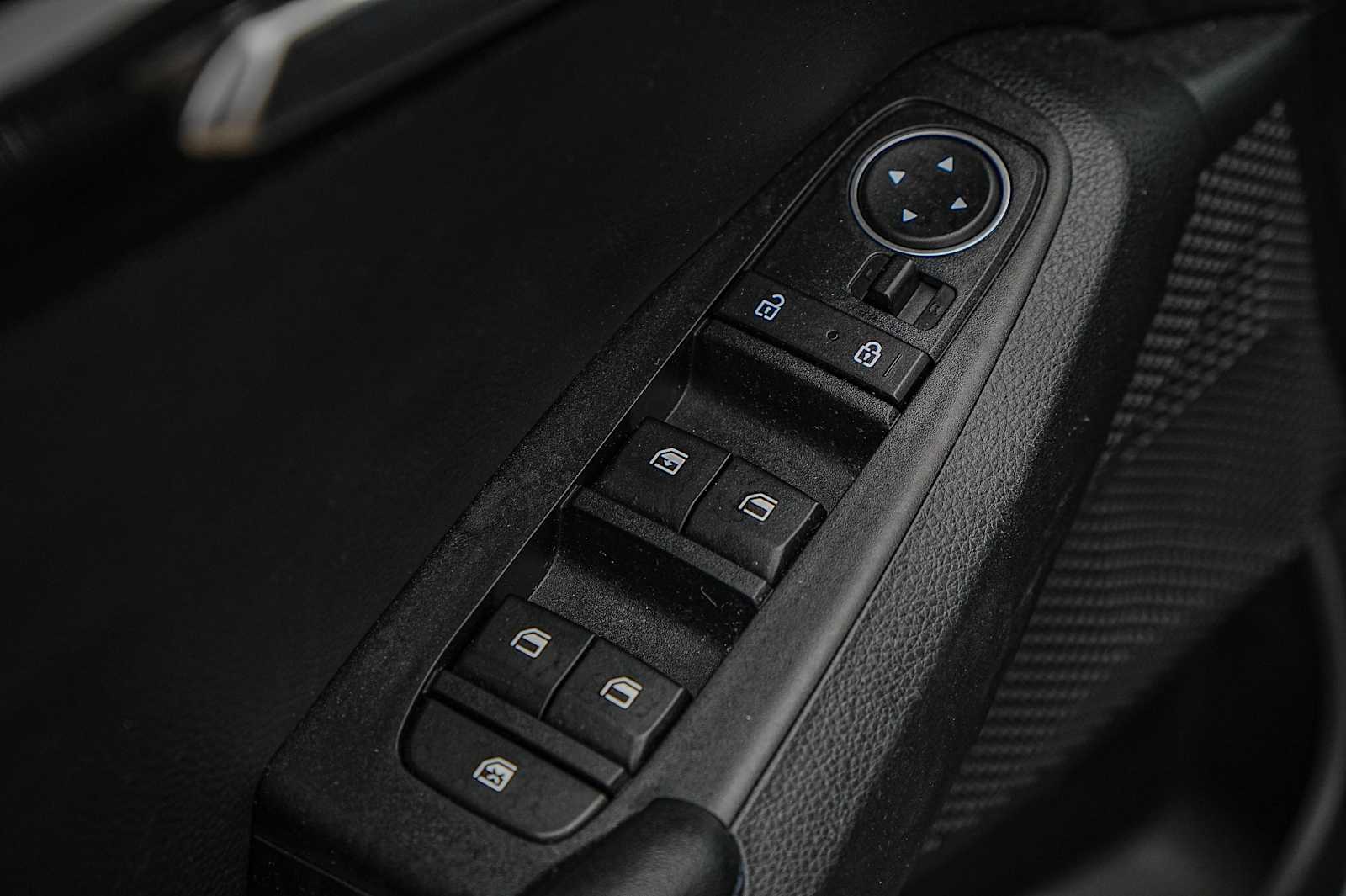 Thumbnail: 2023 Kia Seltos - 23