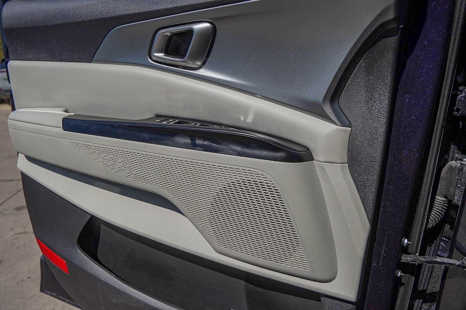 Thumbnail: 2022 Kia Carnival - 24