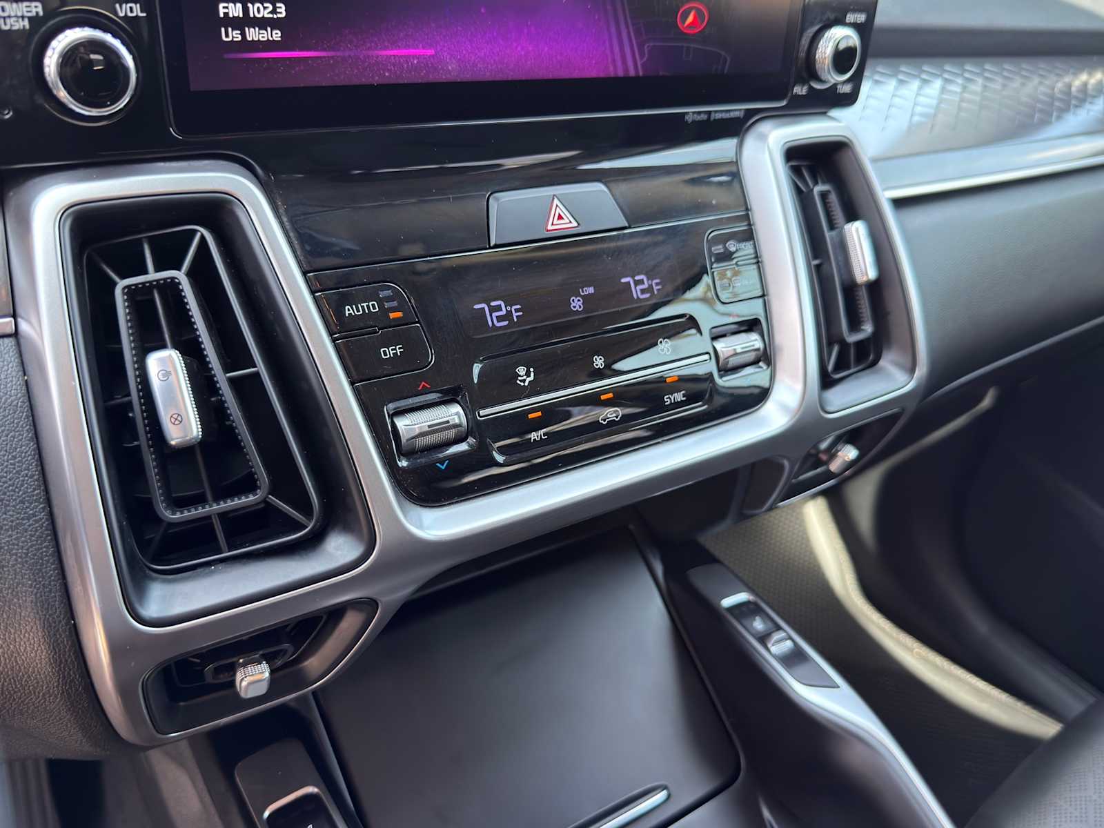 Thumbnail: 2023 Kia Sorento - 12