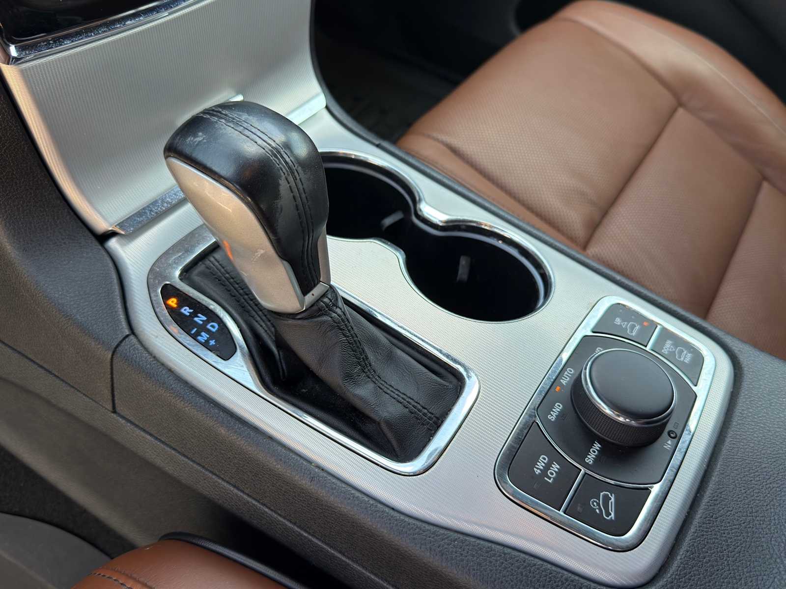 Thumbnail: 2020 Jeep Grand Cherokee - 11