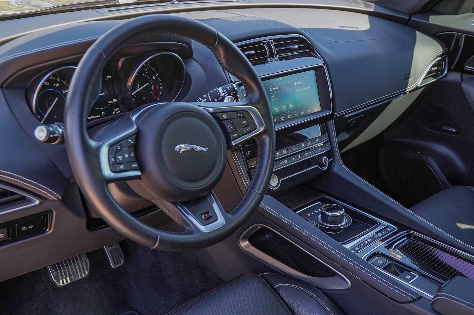 Thumbnail: 2020 Jaguar F-Pace - 9