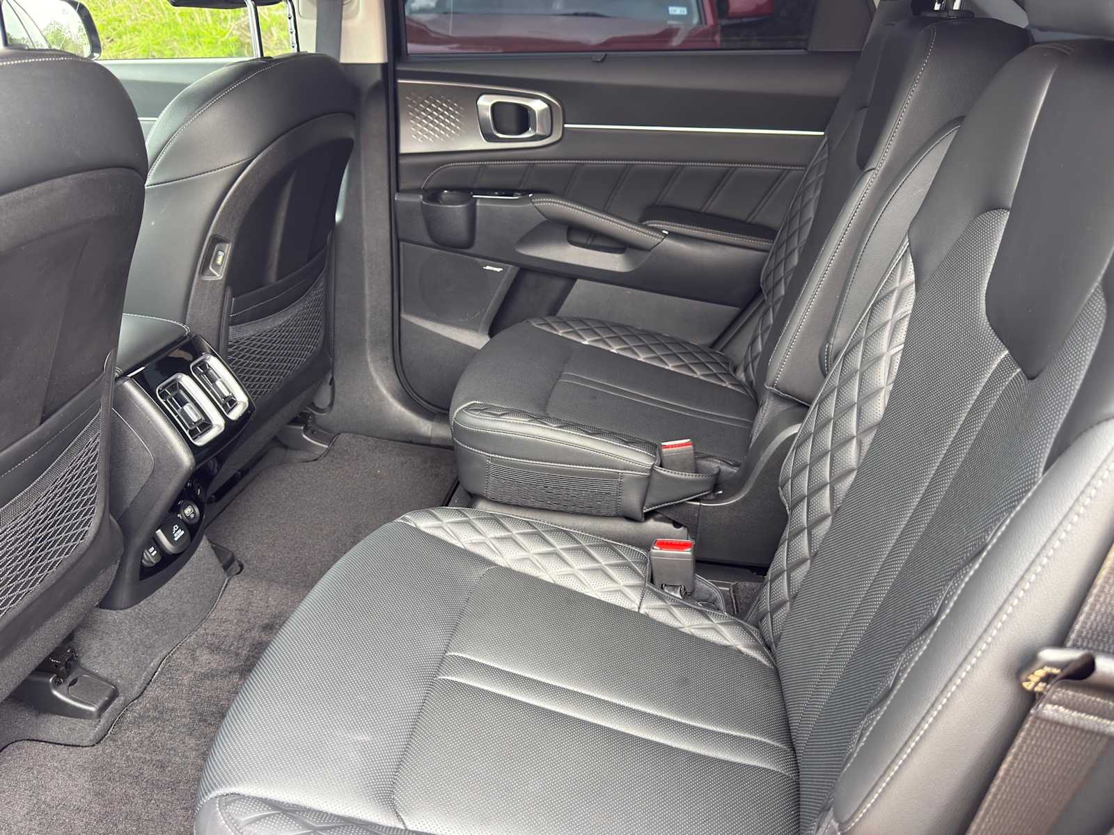 Thumbnail: 2023 Kia Sorento - 25