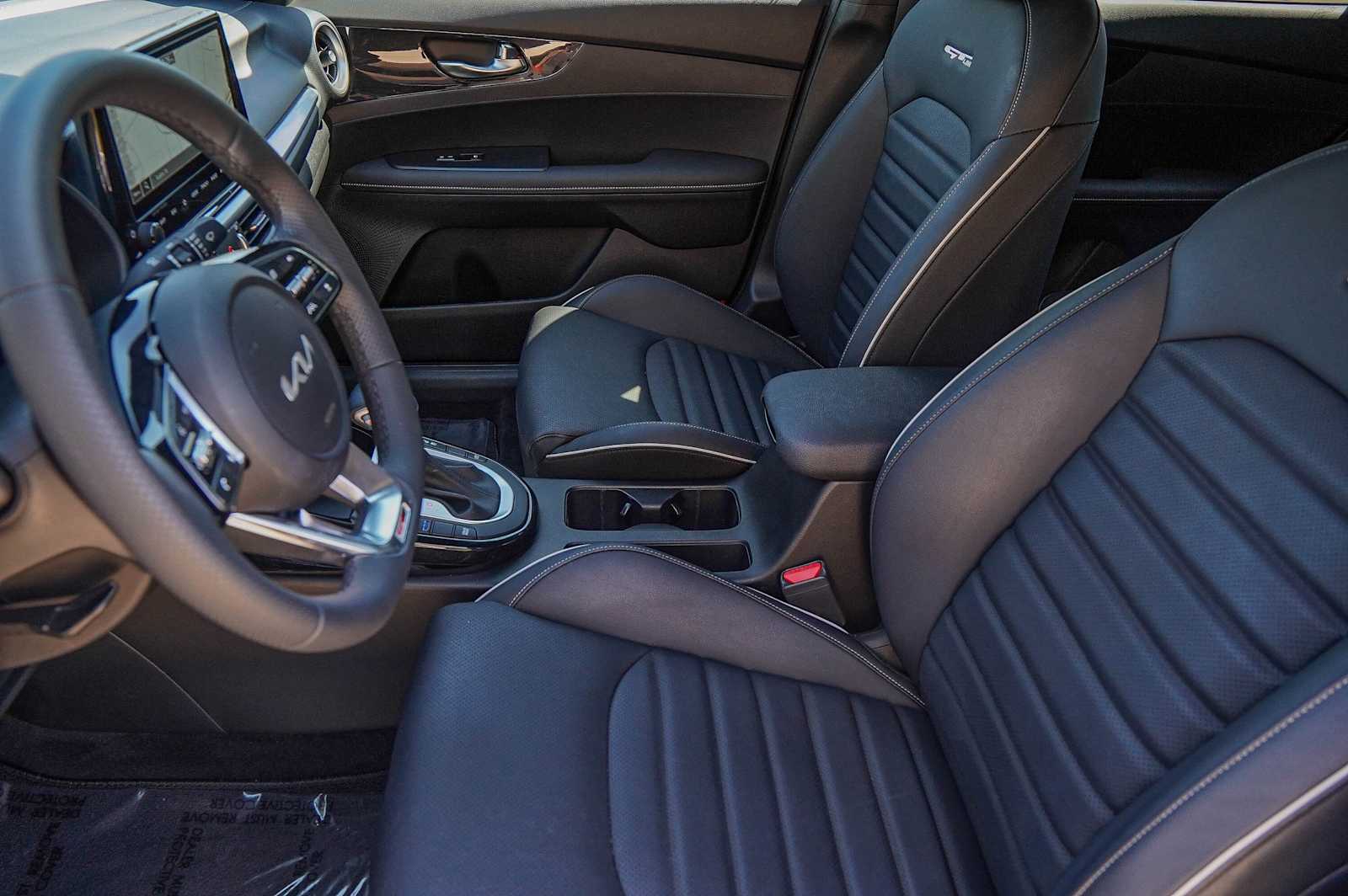 Thumbnail: 2023 Kia Forte - 10