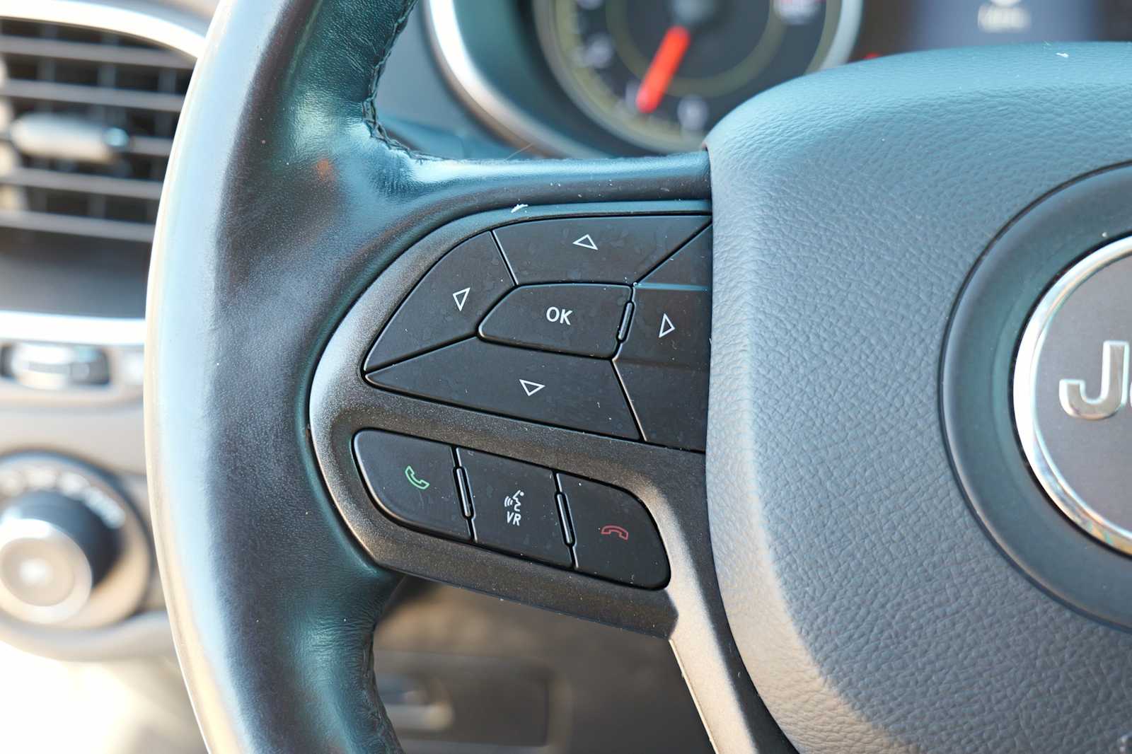 Thumbnail: 2020 Jeep Cherokee - 13