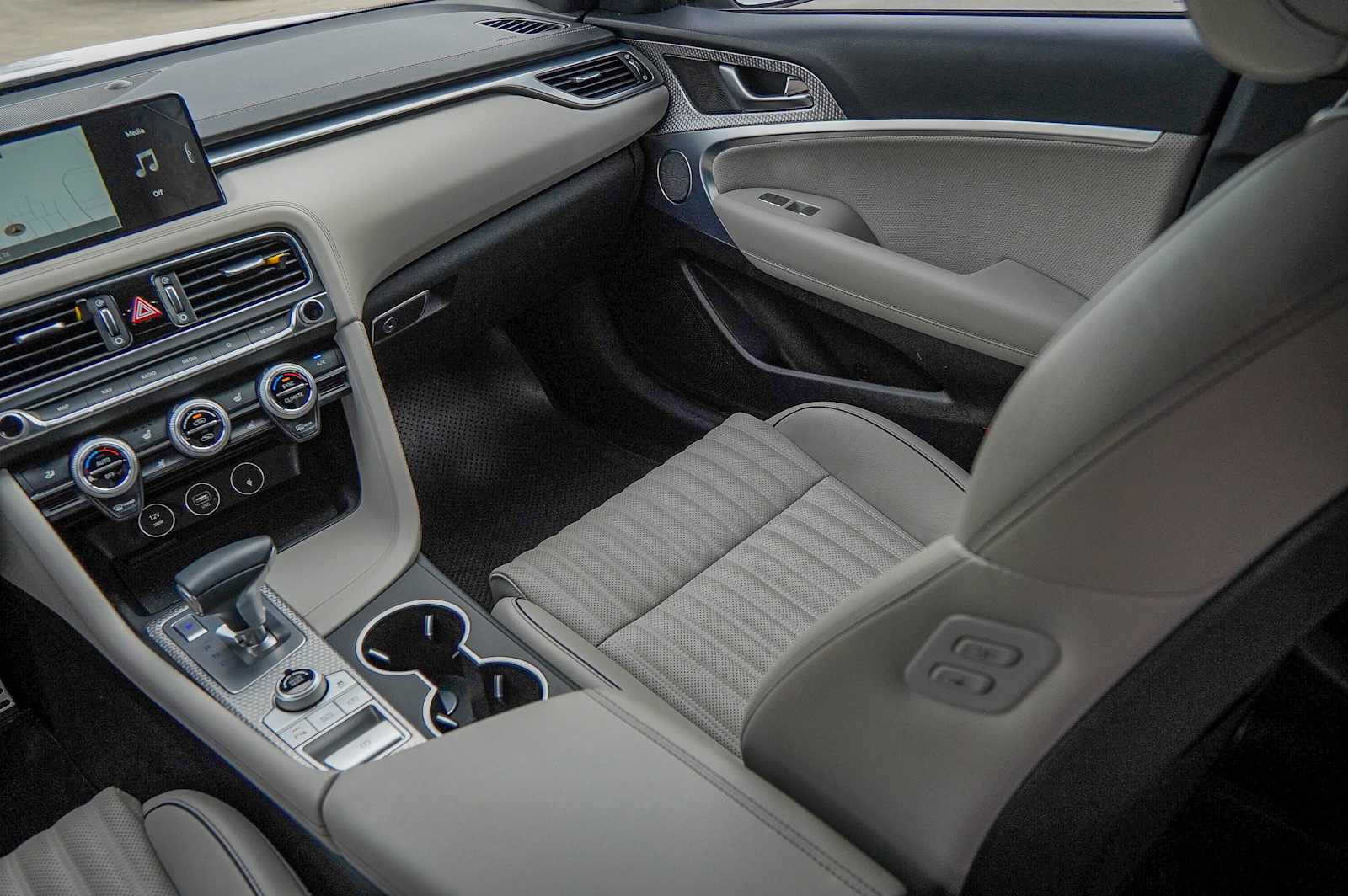 Thumbnail: 2023 Genesis G70 - 29