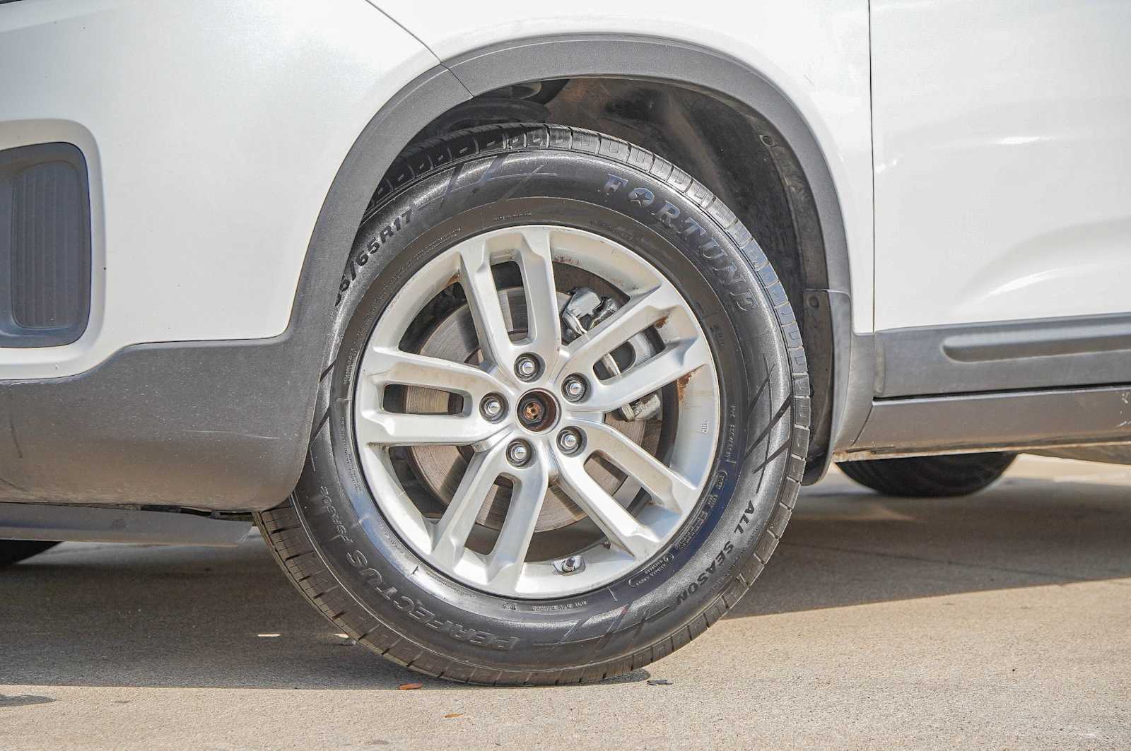 Thumbnail: 2014 Kia Sorento - 2