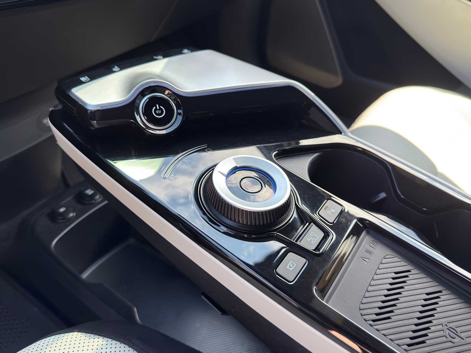 Thumbnail: 2024 Kia EV6 - 13