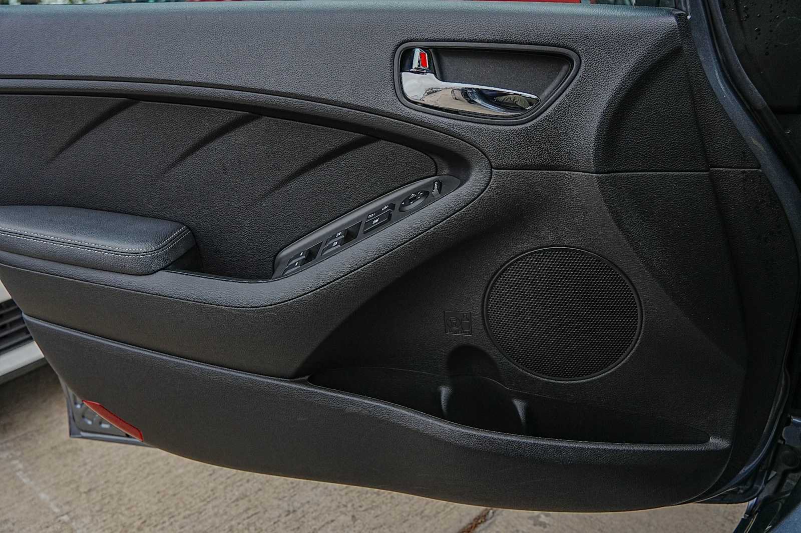 Thumbnail: 2017 Kia Forte - 23