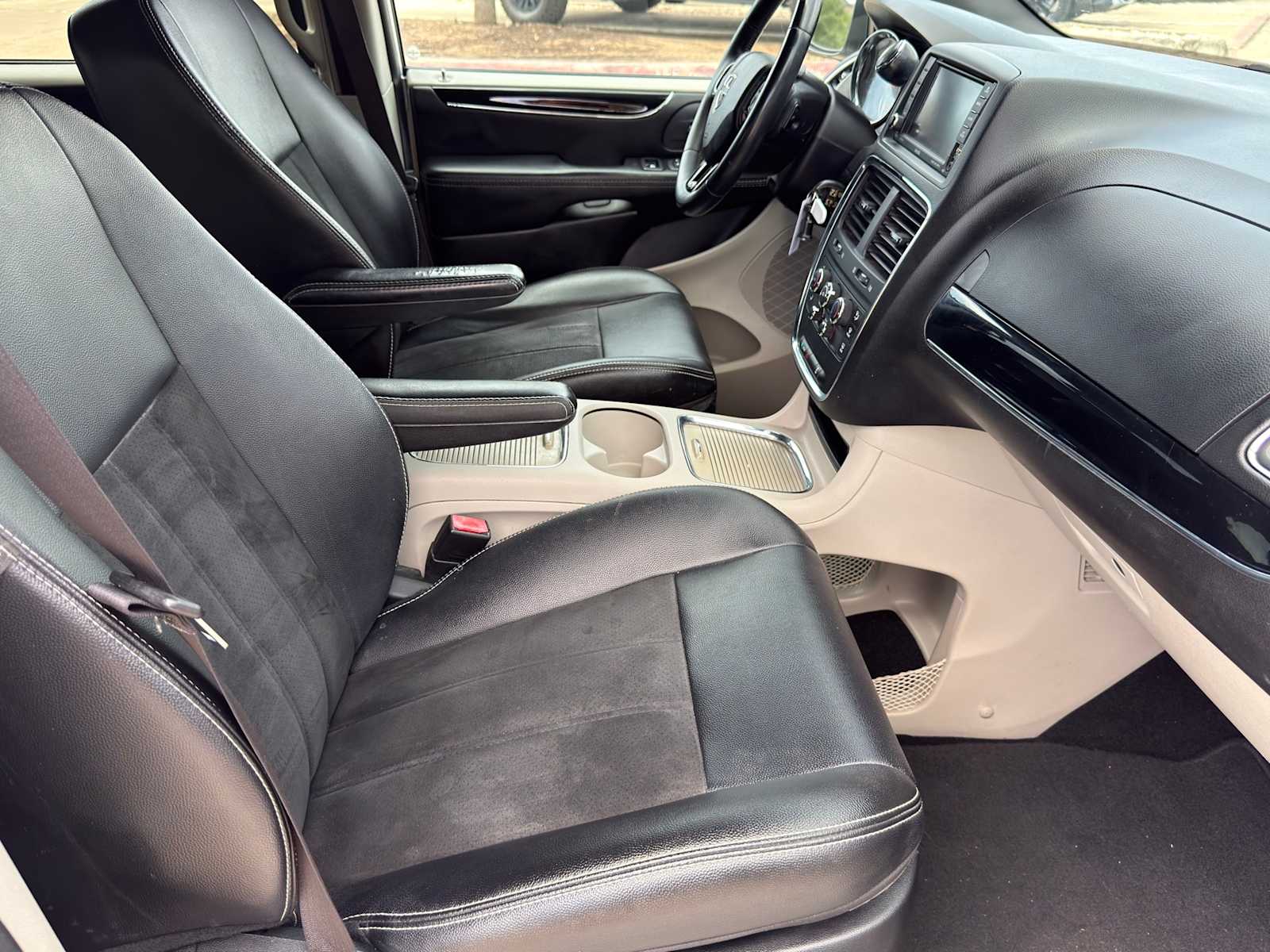 Thumbnail: 2019 Dodge Grand Caravan - 30