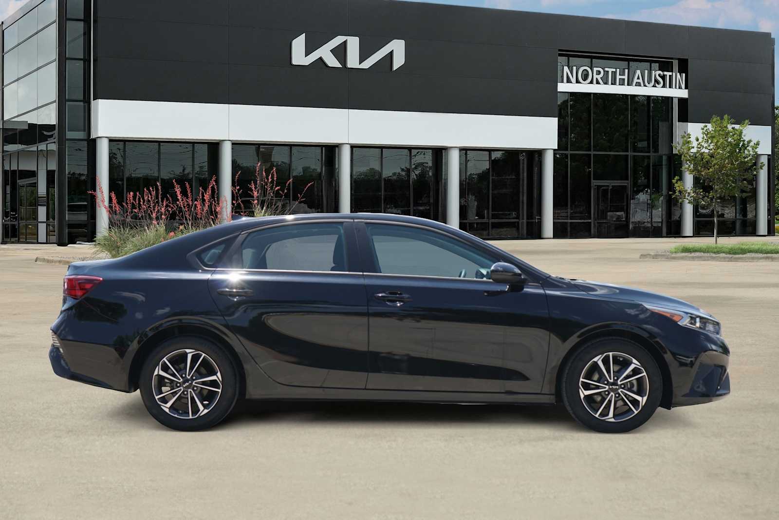 2024 Kia Forte LXS - Photo 6