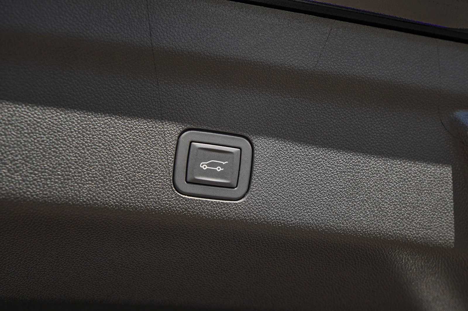 Thumbnail: 2025 Chevrolet Tahoe - 31