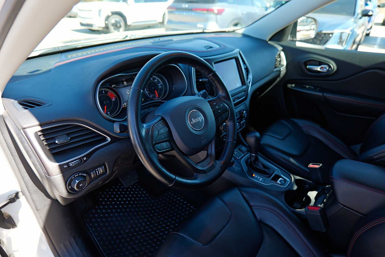 Thumbnail: 2020 Jeep Cherokee - 9