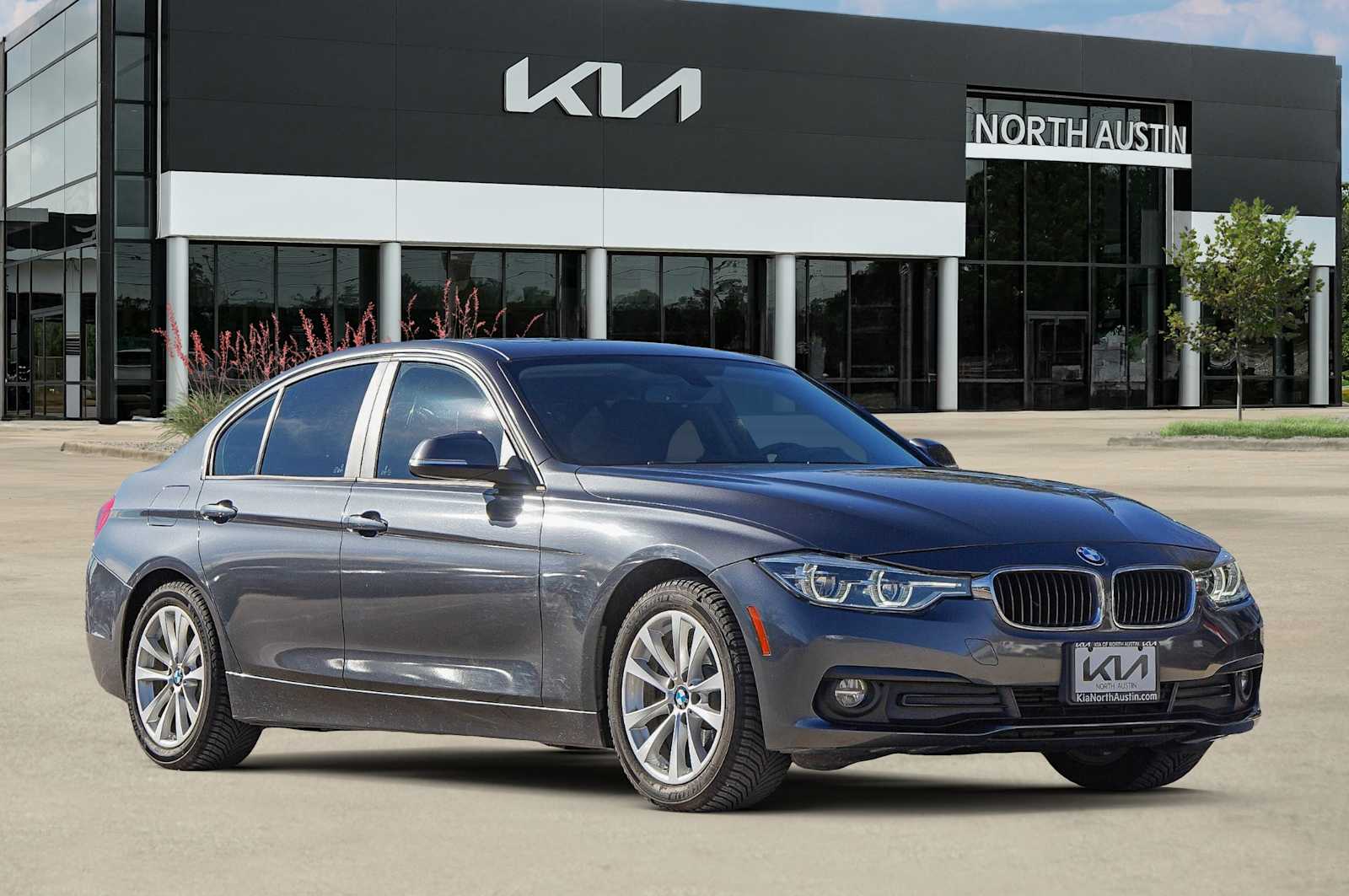 Thumbnail: 2018 BMW 3 Series - 8