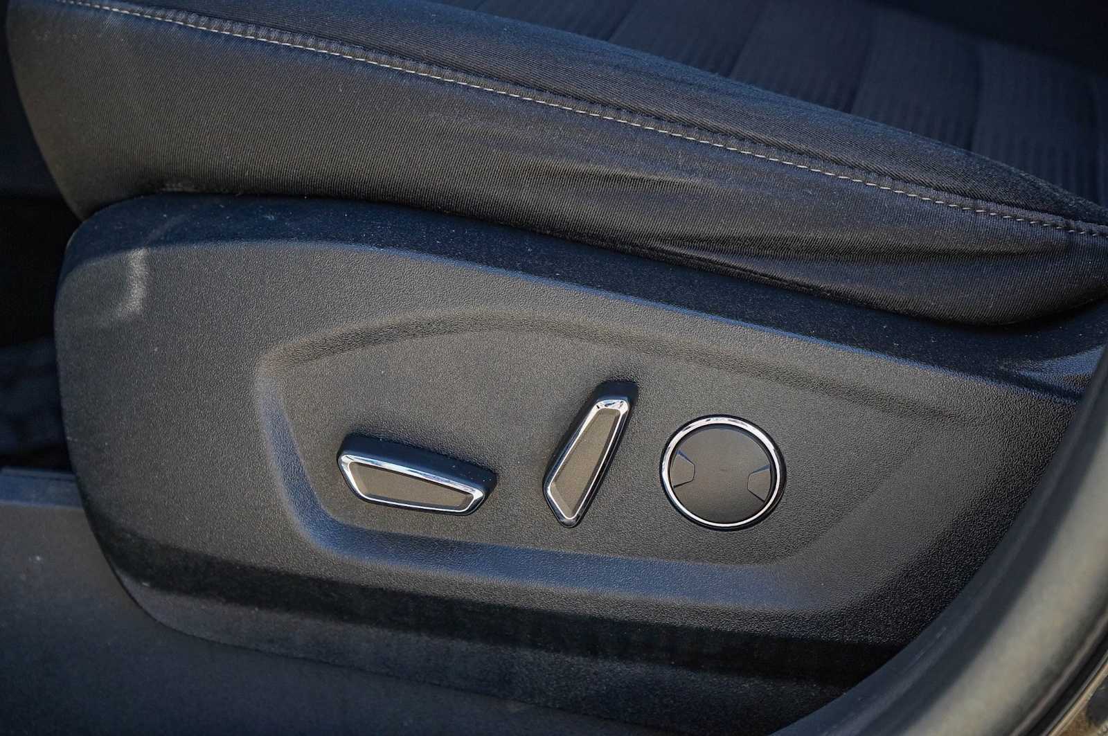 Thumbnail: 2017 Ford Edge - 24