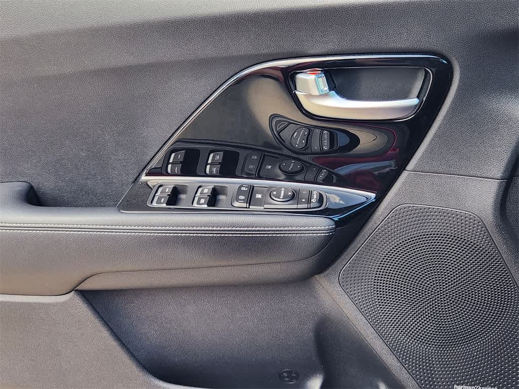 Thumbnail: 2019 Kia Niro - 23