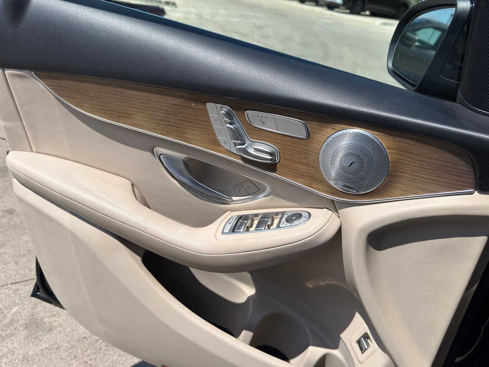 Thumbnail: 2018 Mercedes-Benz GLC - 22