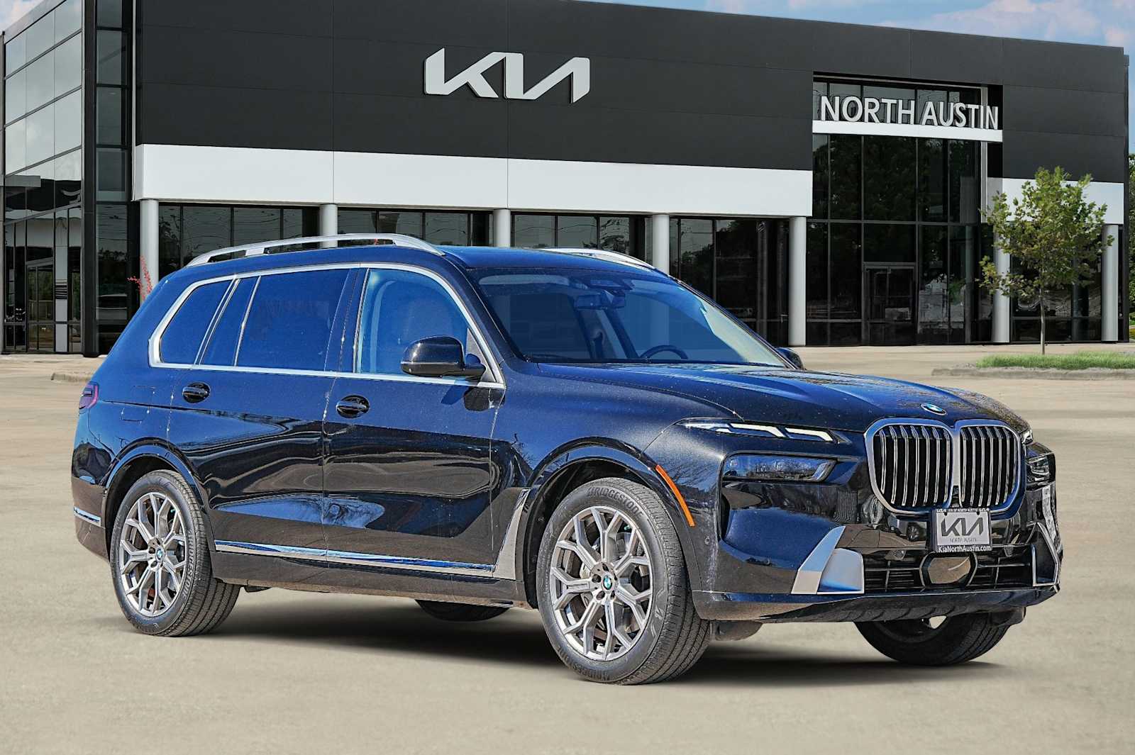 Thumbnail: 2023 BMW X7 - 9