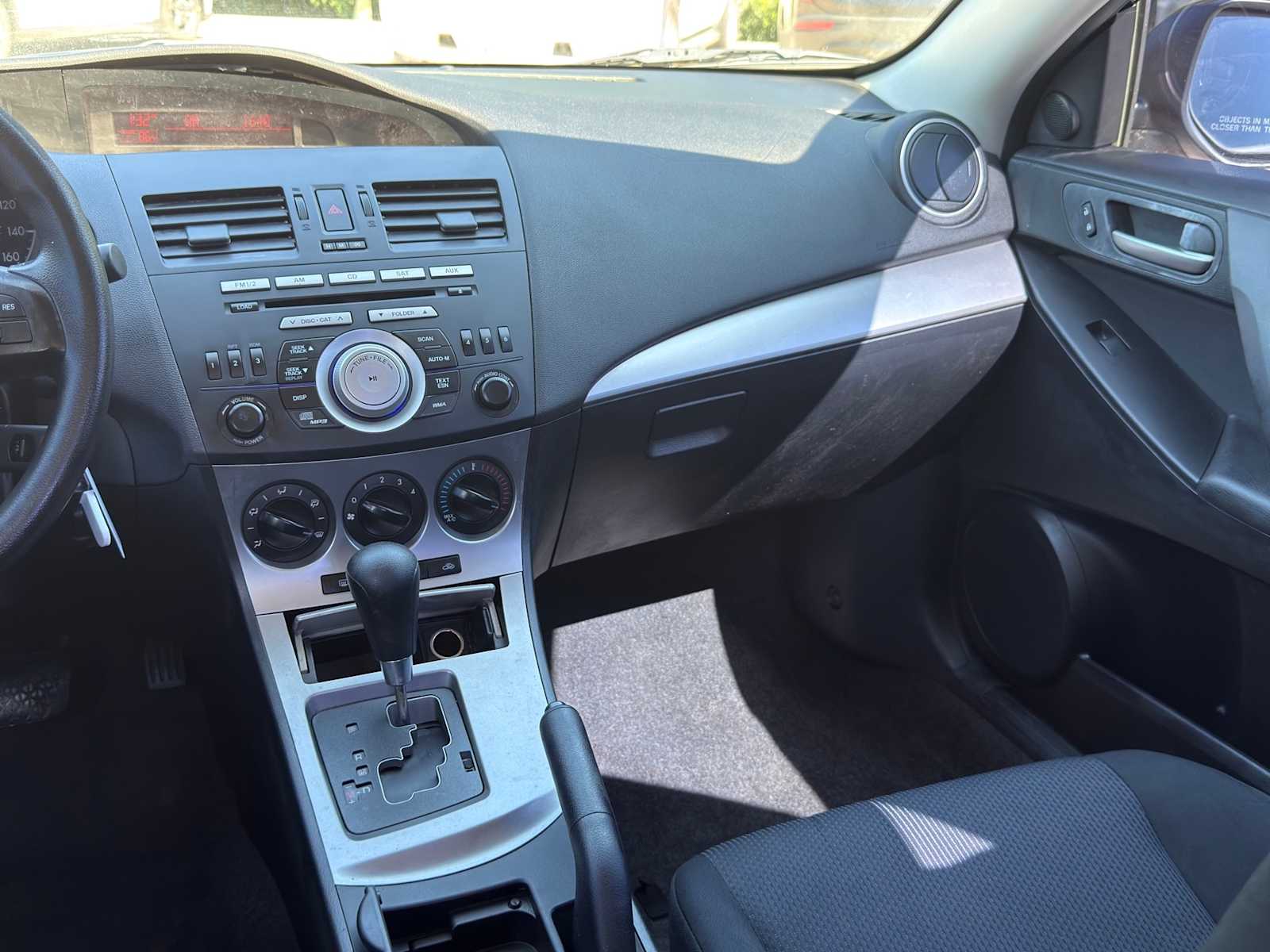 Thumbnail: 2011 Mazda Mazda3 - 18