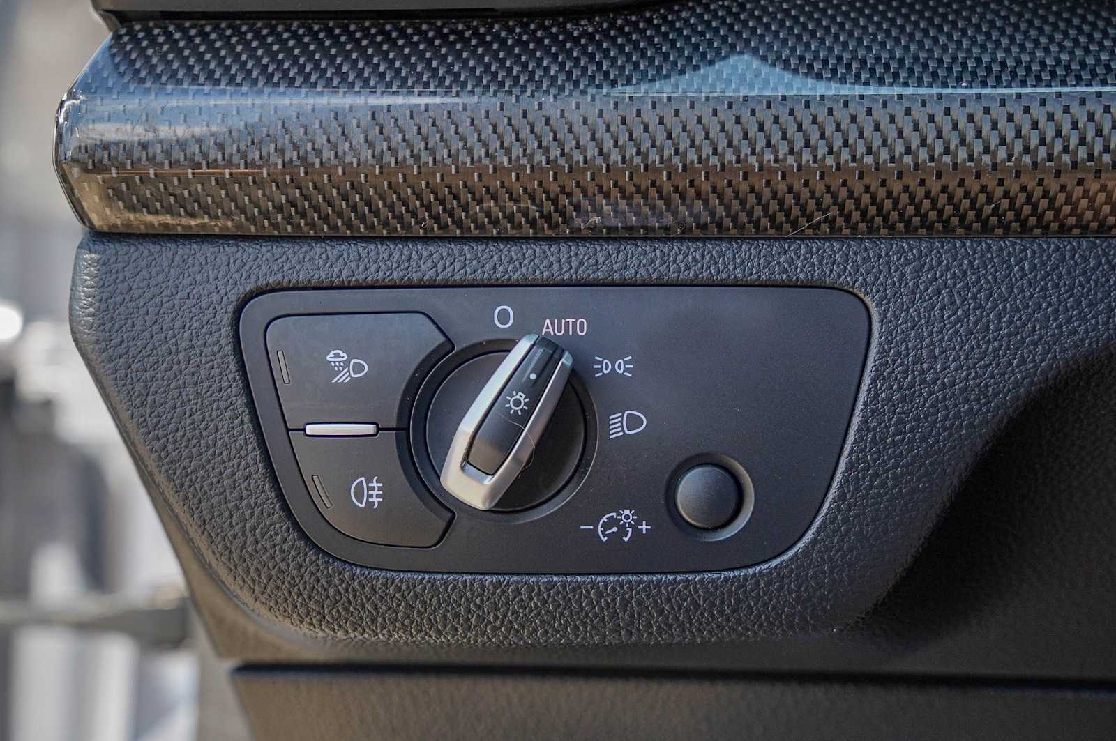 Thumbnail: 2023 Audi SQ5 - 22