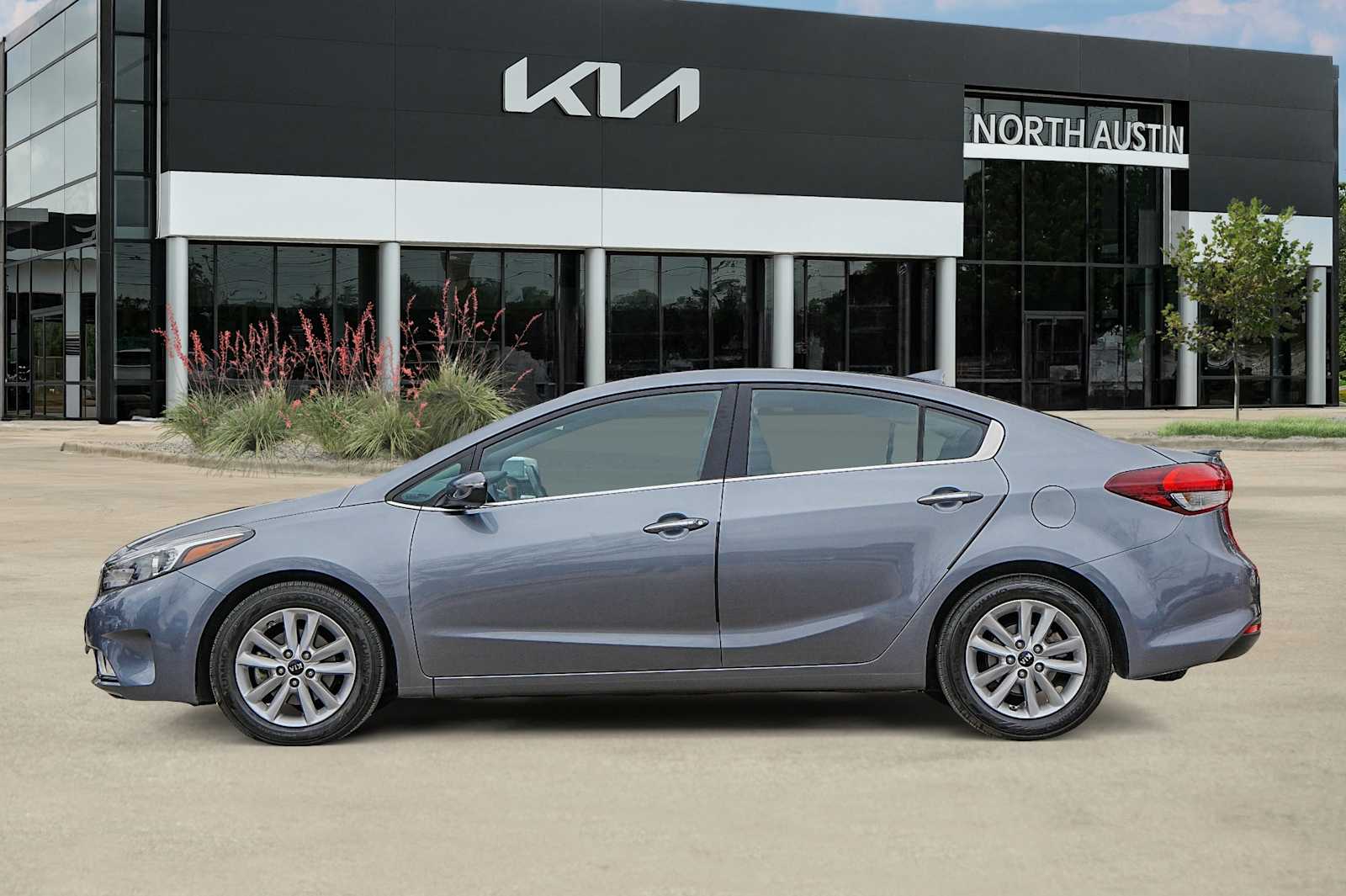 Thumbnail: 2017 Kia Forte - 4