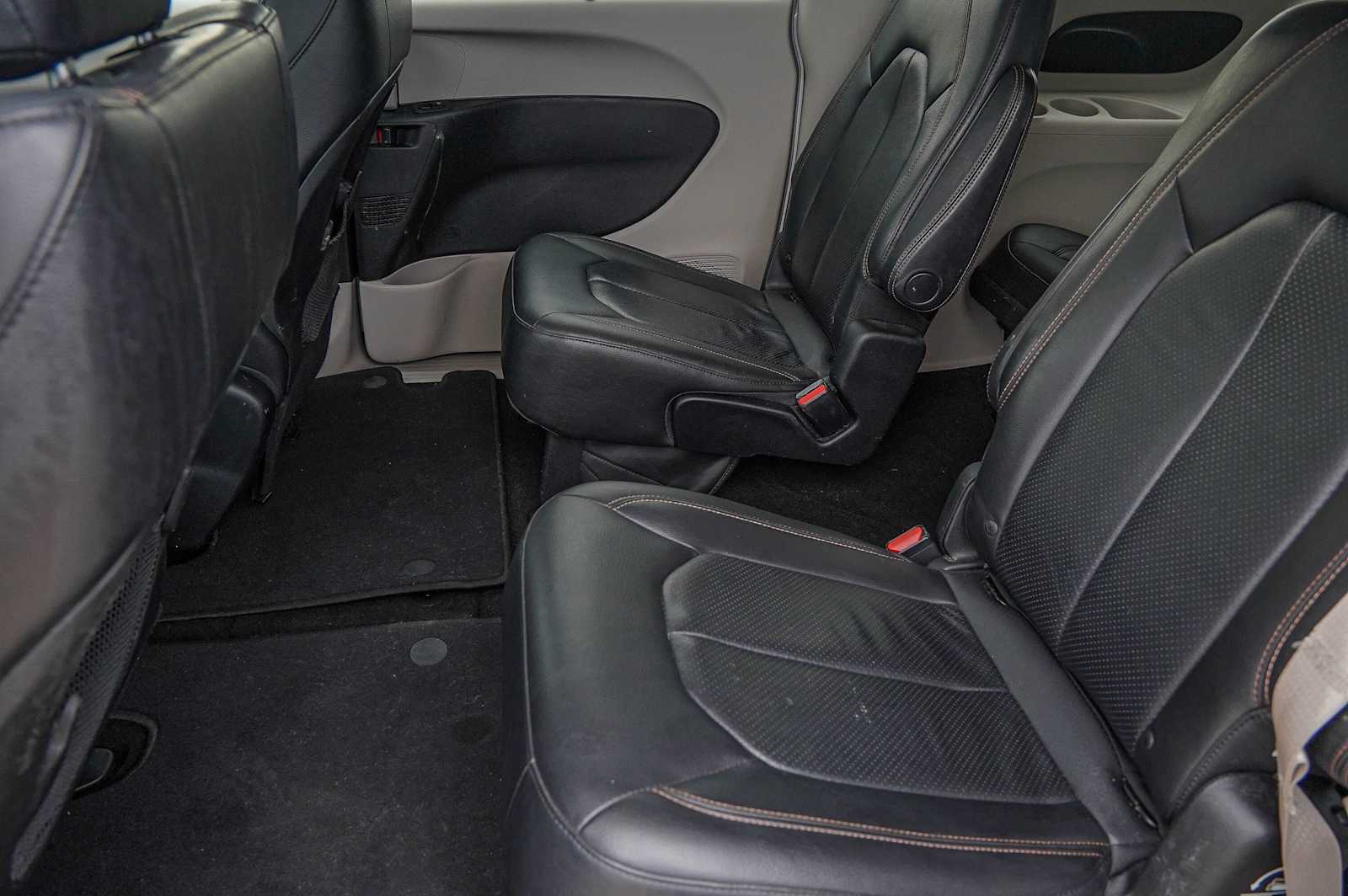 Thumbnail: 2018 Chrysler Pacifica - 33
