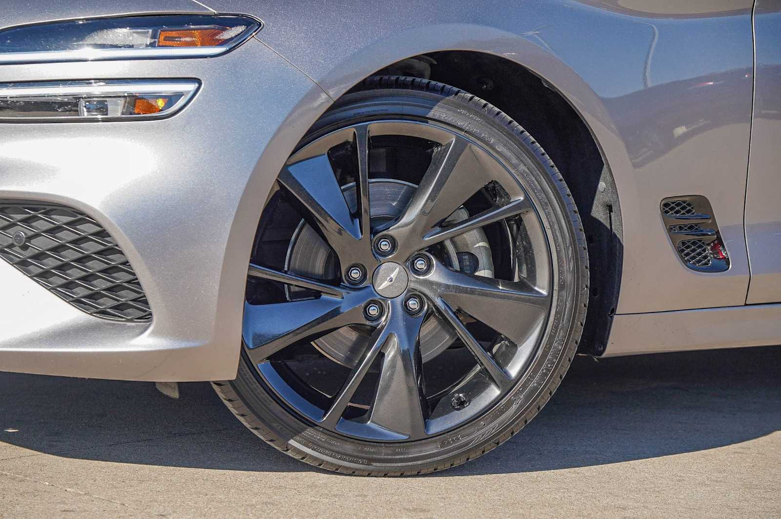 2023 Genesis G70 2.0T photo 2