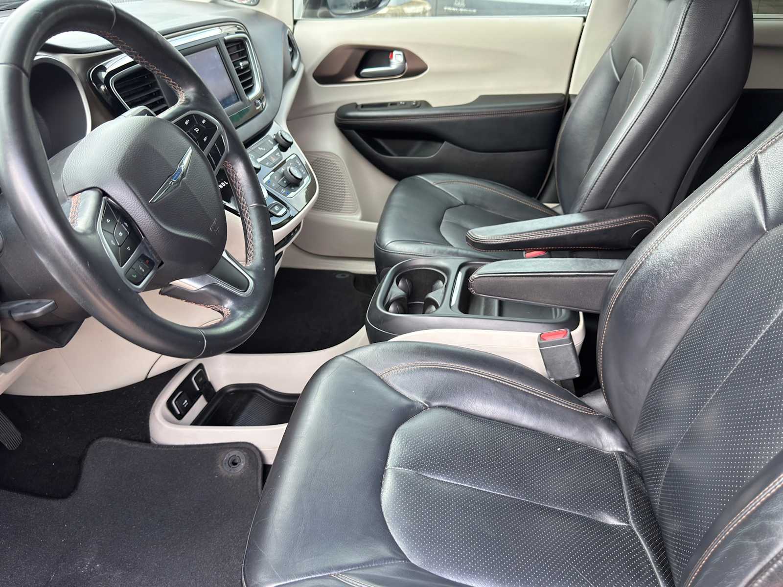 Thumbnail: 2018 Chrysler Pacifica - 10