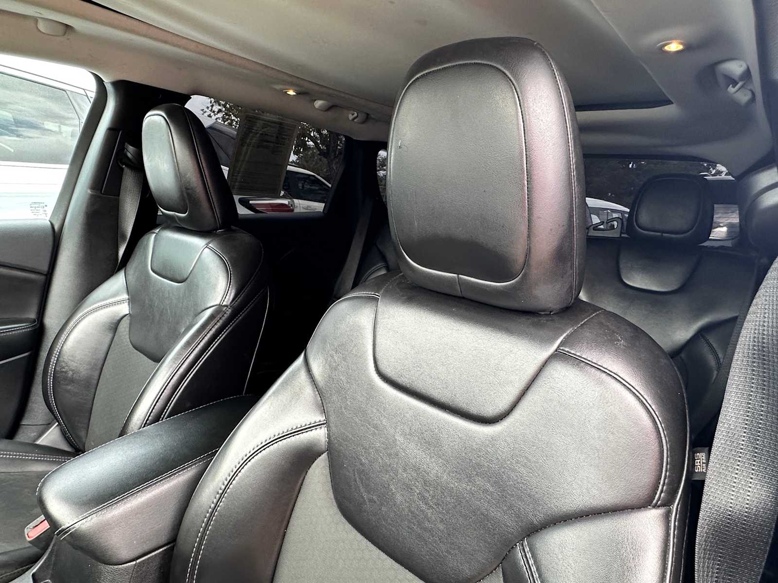 Thumbnail: 2019 Jeep Cherokee - 10