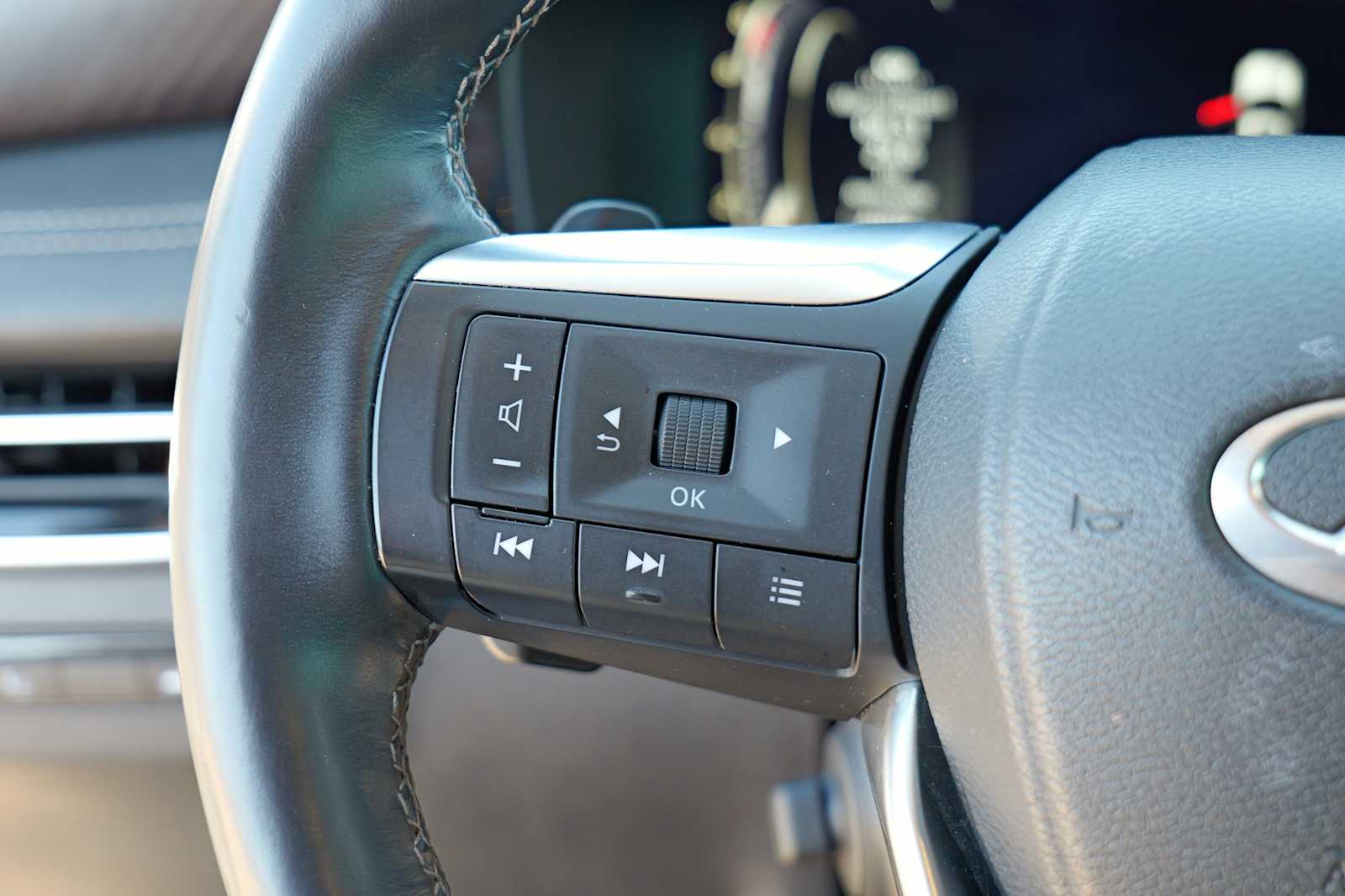 Thumbnail: 2023 INFINITI QX60 - 13