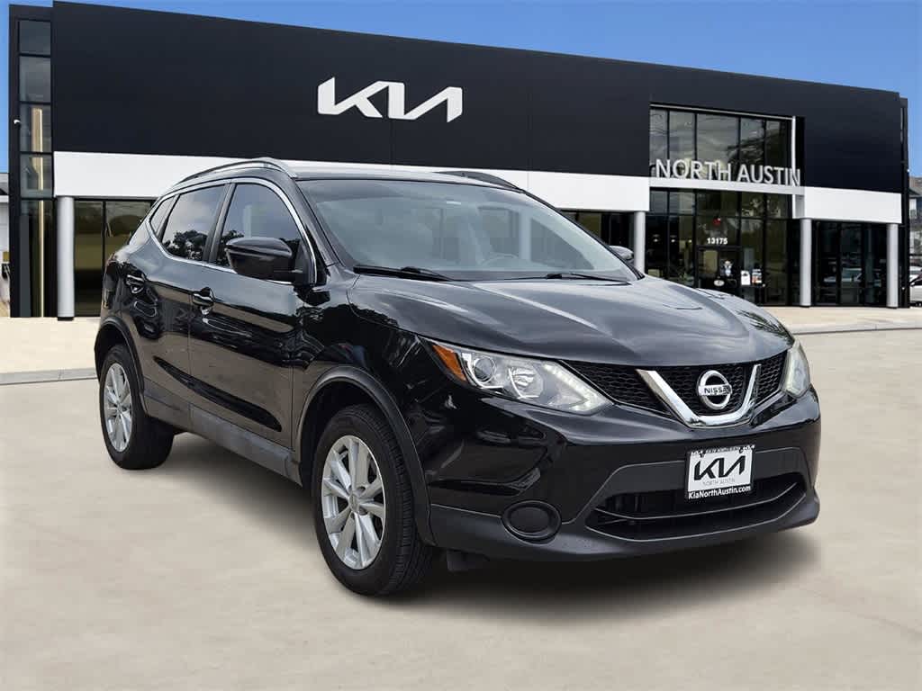 Thumbnail: 2017 Nissan Rogue Sport - 3