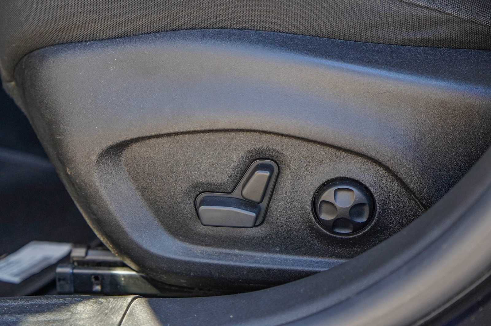 Thumbnail: 2015 Jeep Renegade - 24