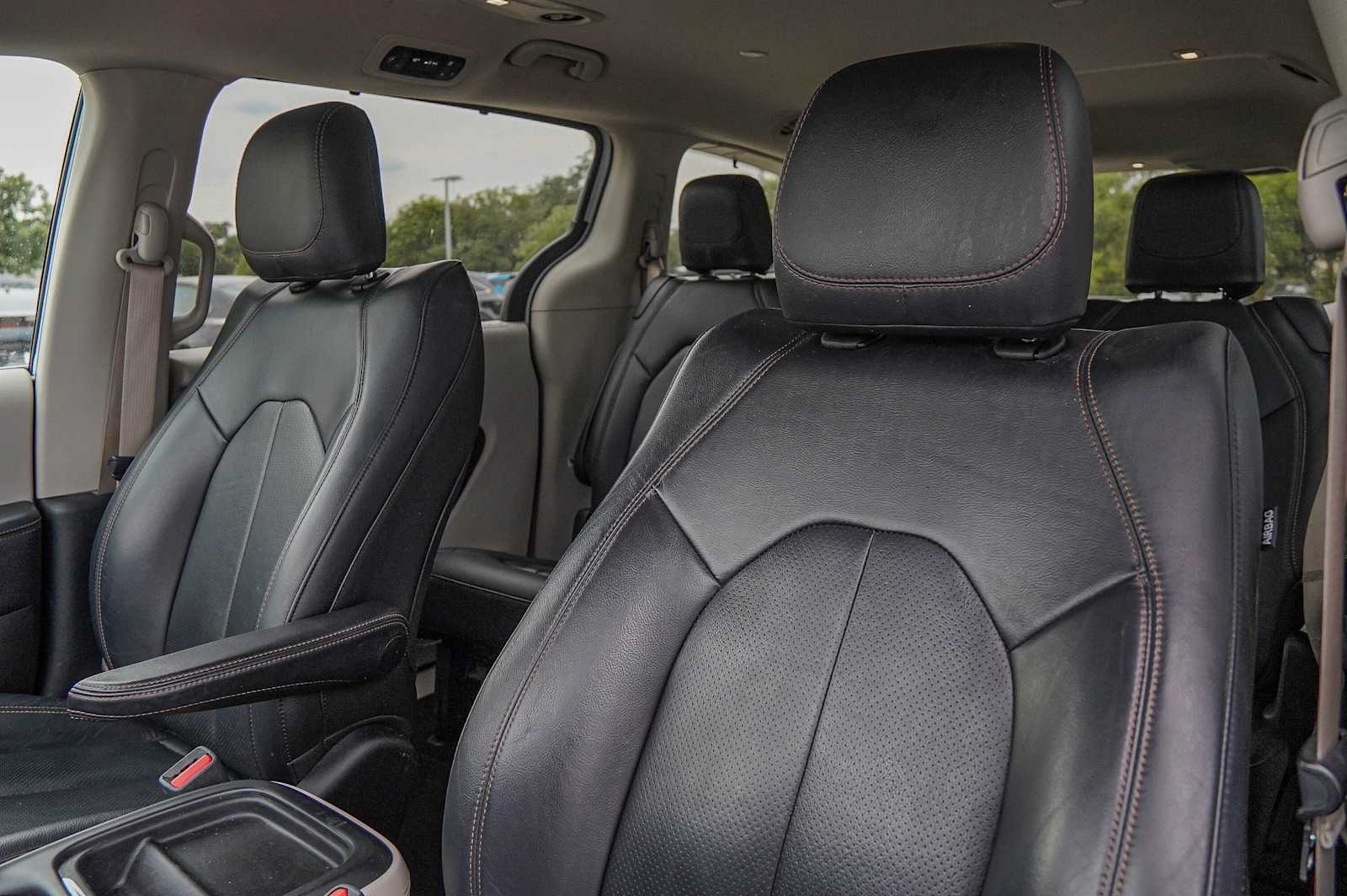 Thumbnail: 2018 Chrysler Pacifica - 14