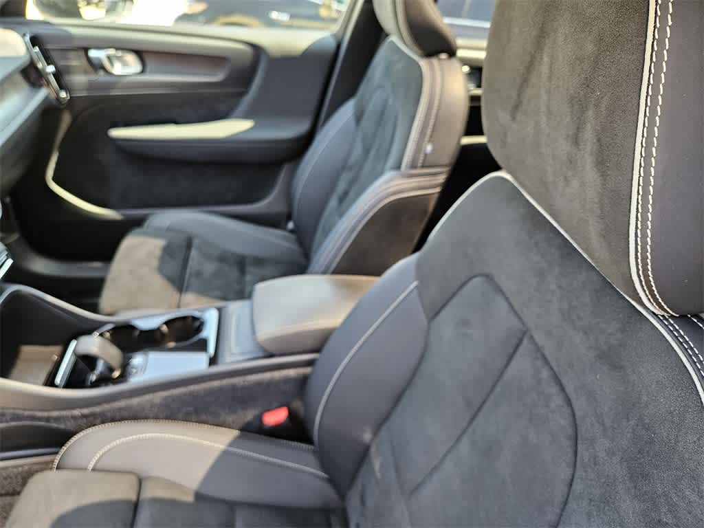 Thumbnail: 2023 Volvo C40 - 14
