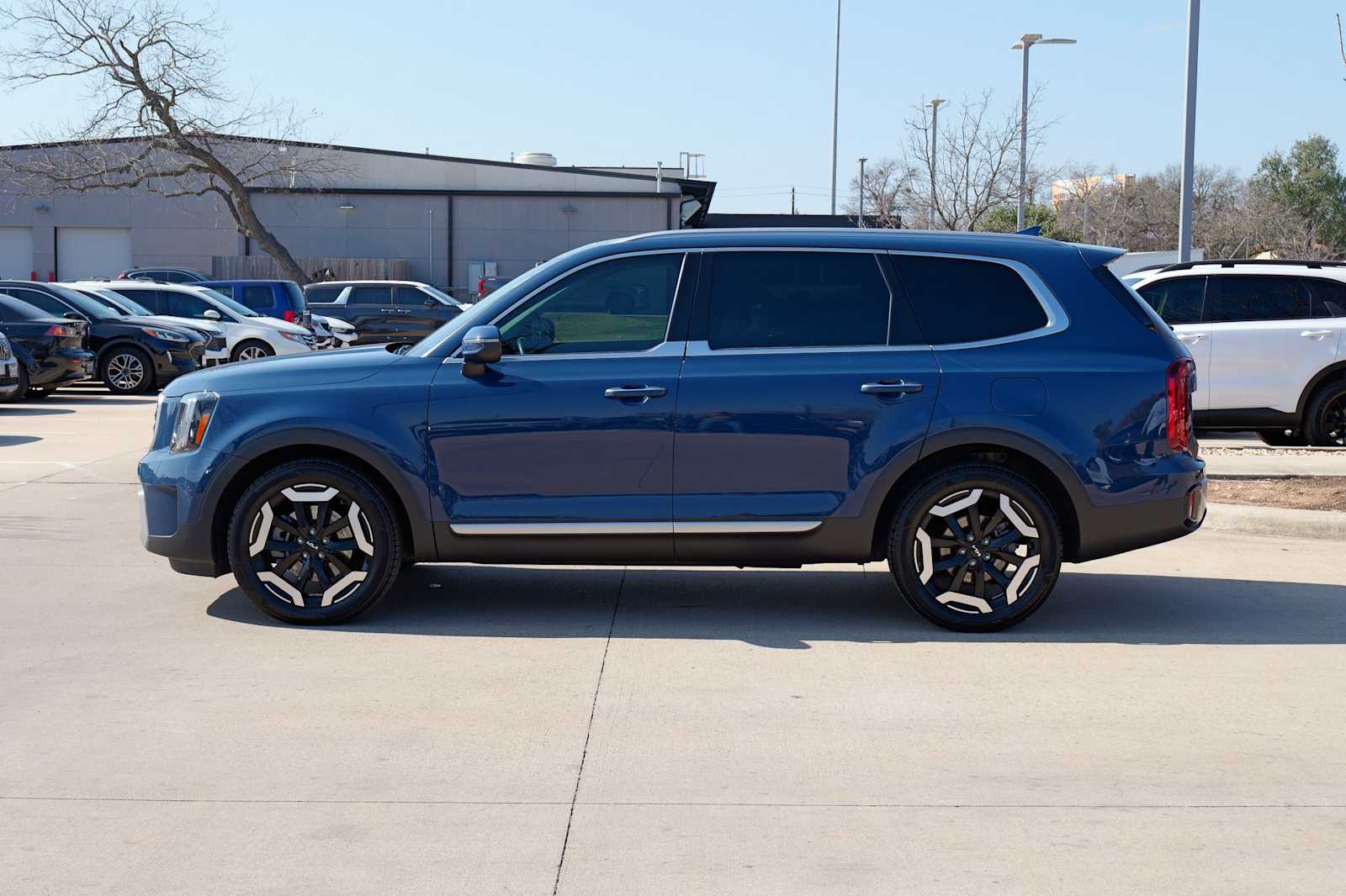 Thumbnail: 2023 Kia Telluride - 3