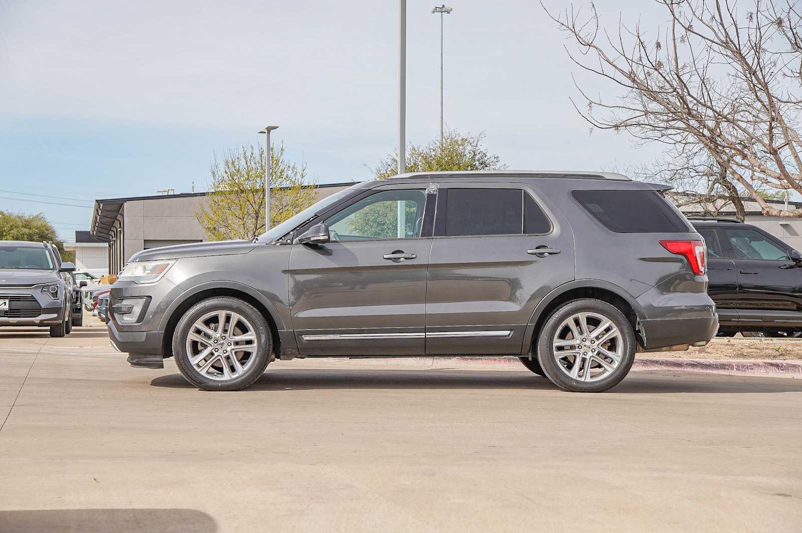 Thumbnail: 2017 Ford Explorer - 4