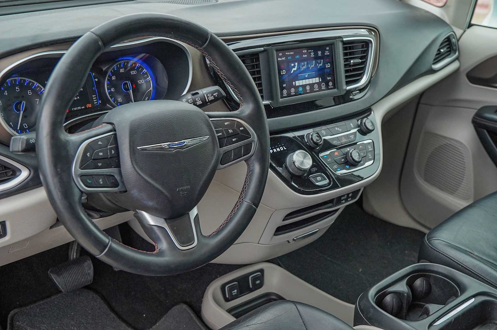 Thumbnail: 2018 Chrysler Pacifica - 10