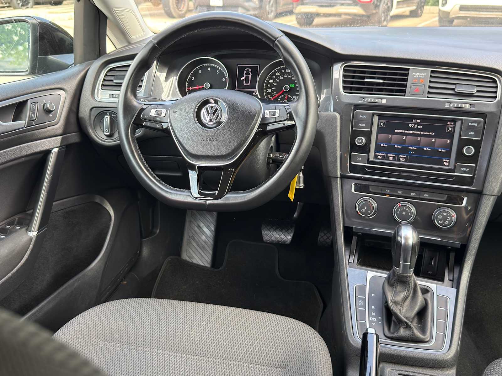 Thumbnail: 2019 Volkswagen e-Golf - 21