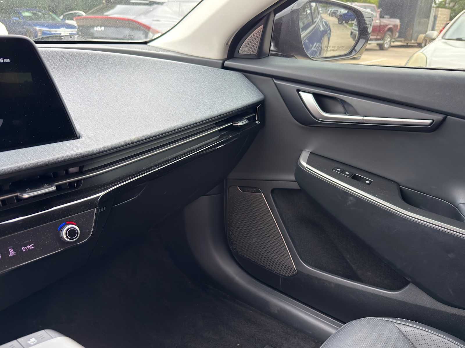 Thumbnail: 2023 Kia EV6 - 18
