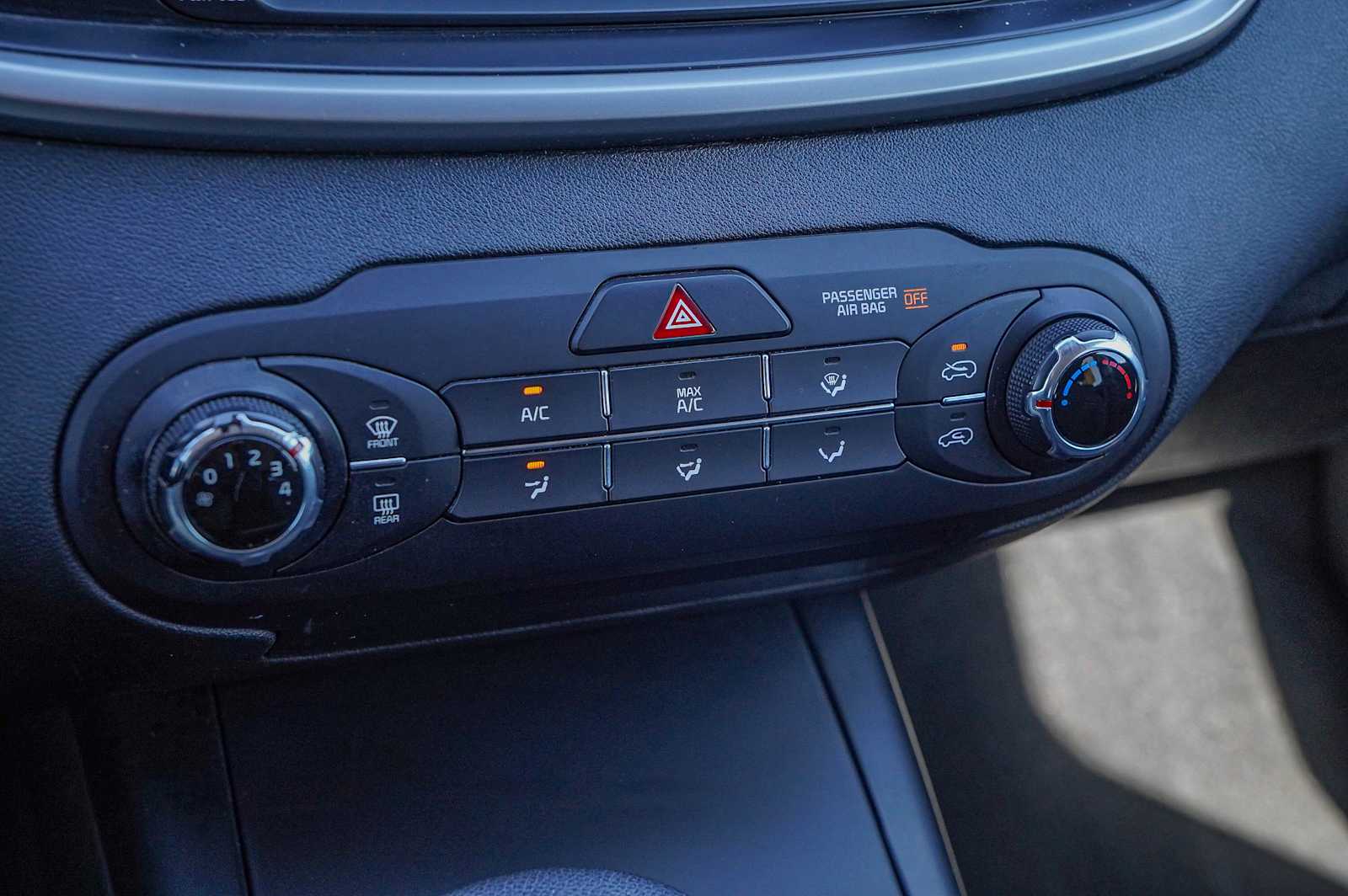 Thumbnail: 2019 Kia Sorento - 19