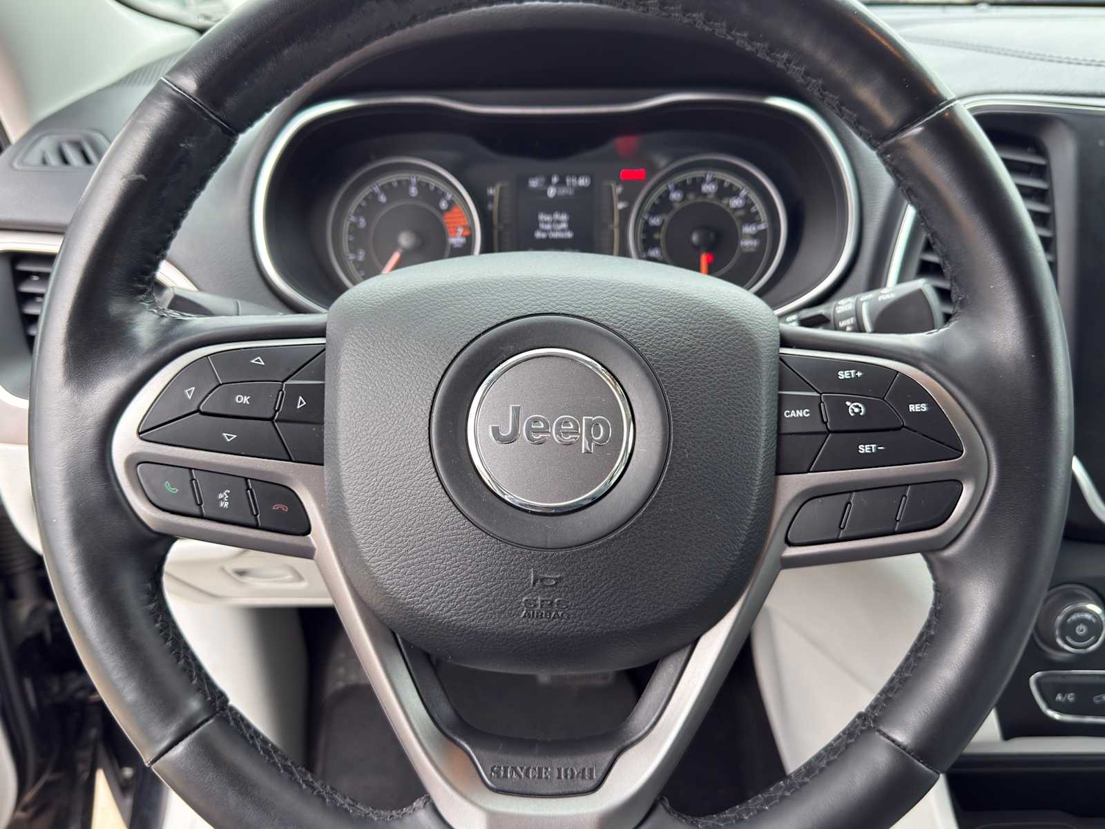 Thumbnail: 2021 Jeep Cherokee - 15