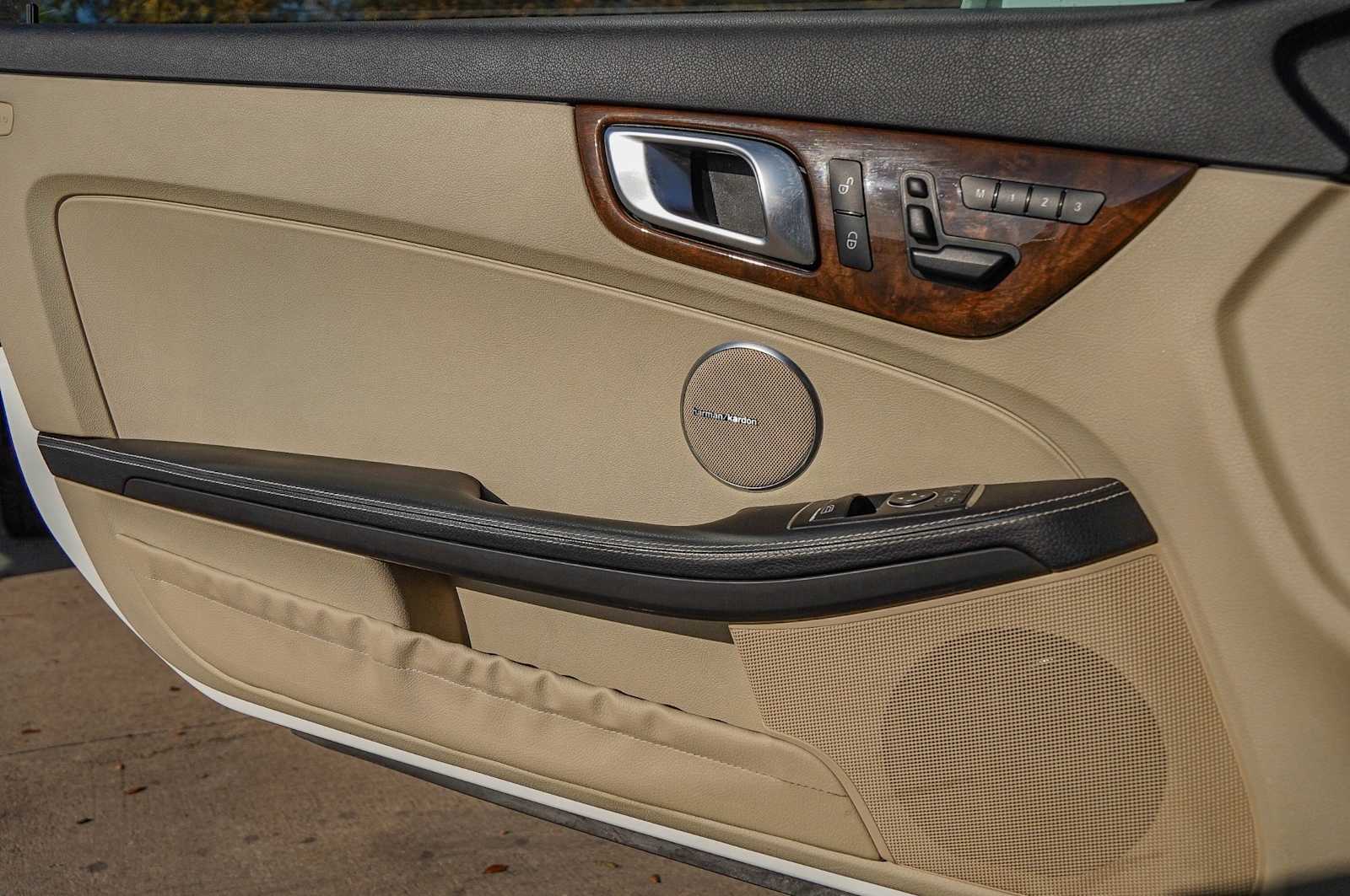 Thumbnail: 2015 Mercedes-Benz SLK - 20