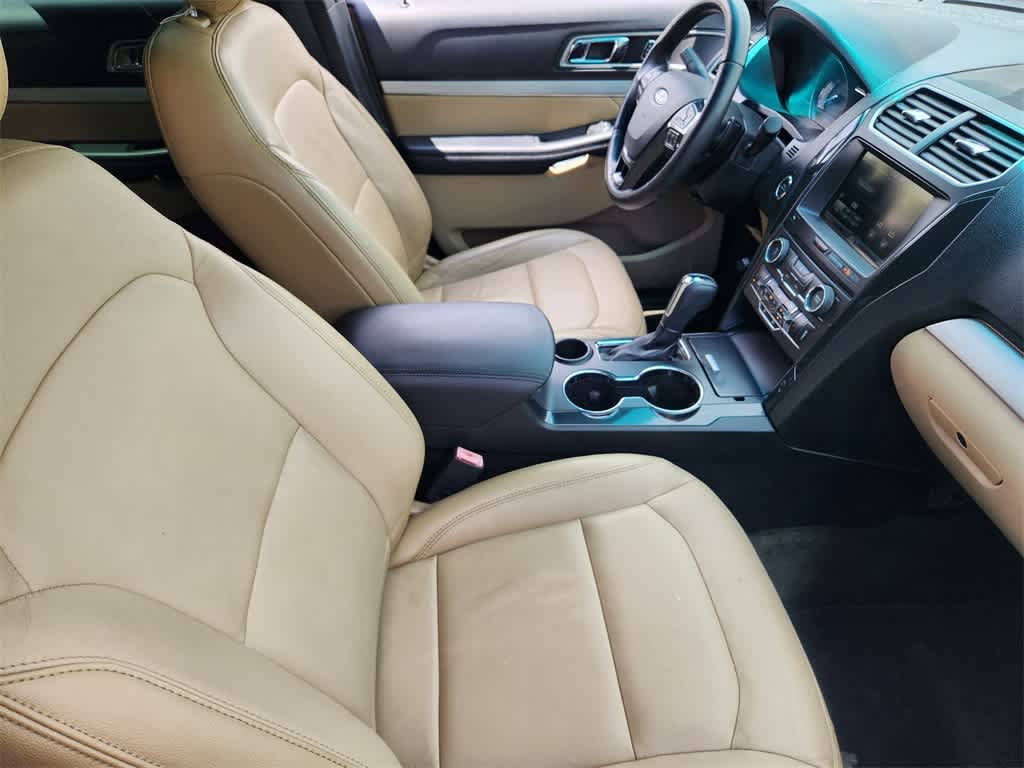 Thumbnail: 2016 Ford Explorer - 14