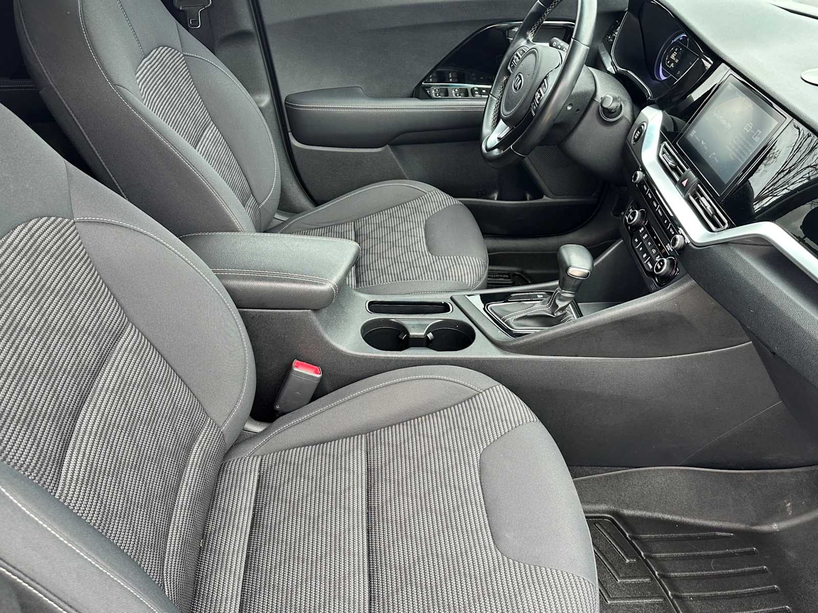 Thumbnail: 2020 Kia Niro - 19