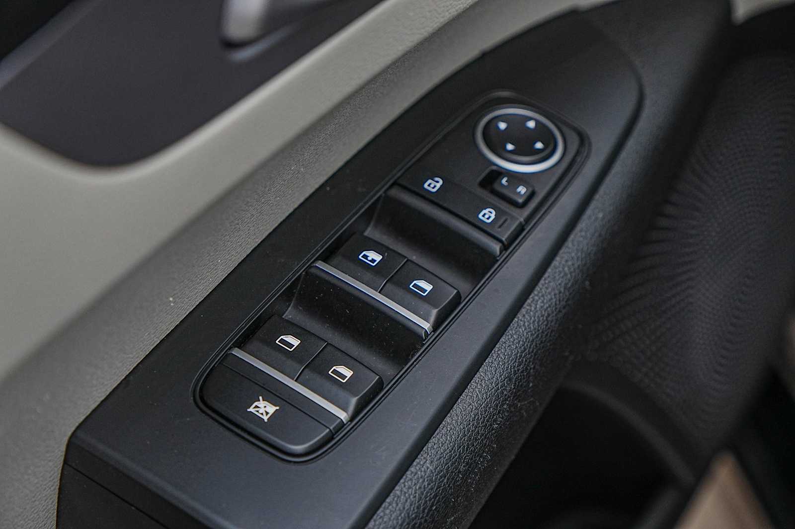 Thumbnail: 2023 Kia Forte - 23