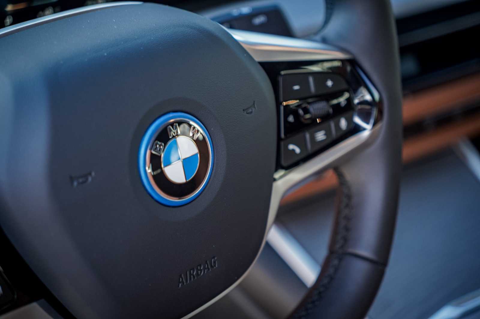 Thumbnail: 2025 BMW i4 - 14