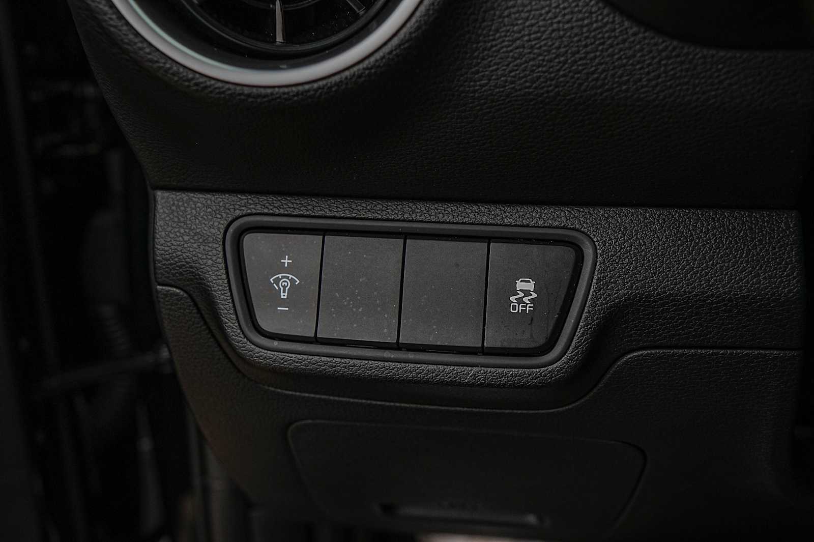 Thumbnail: 2024 Kia Forte - 21