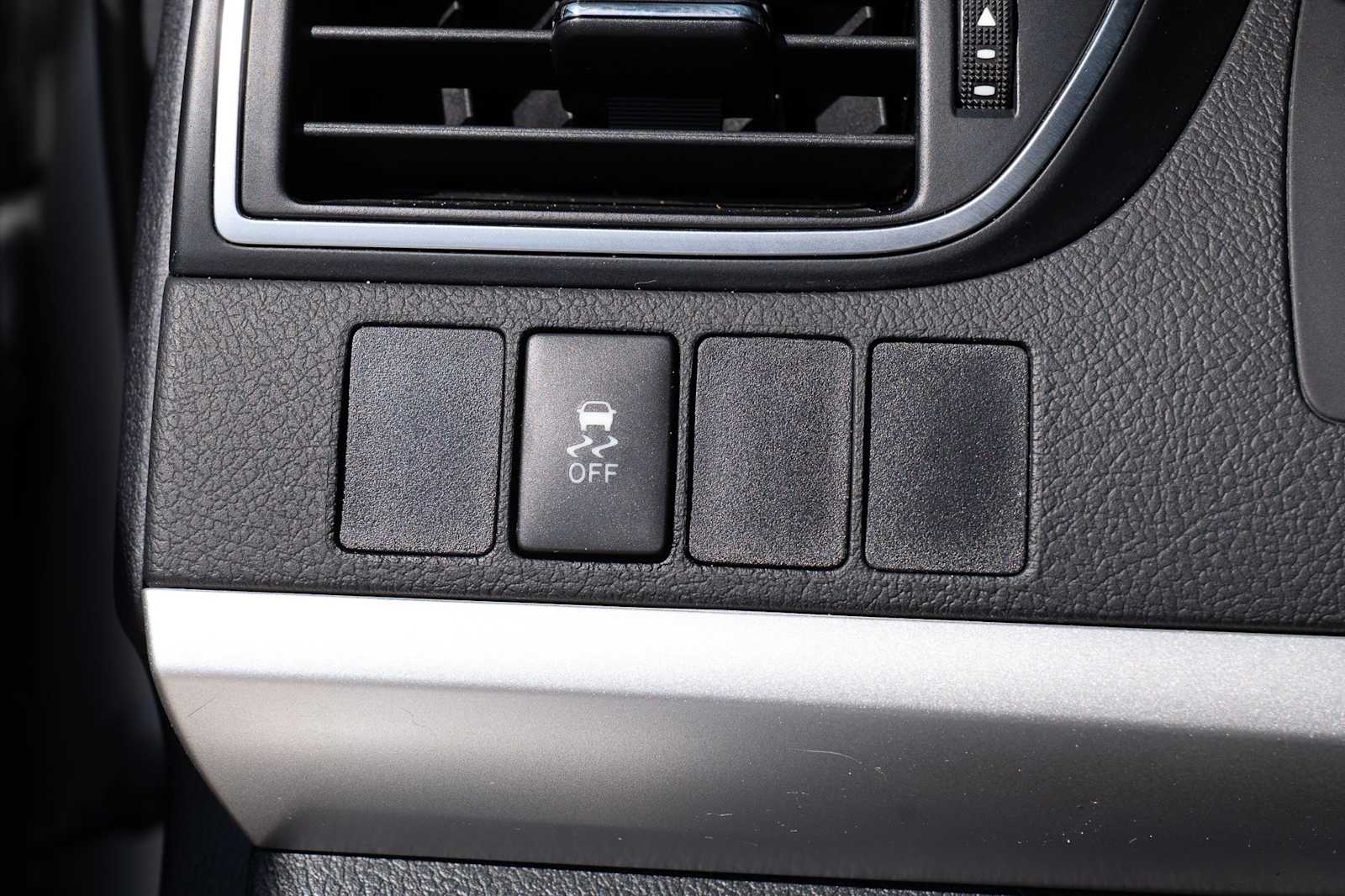 Thumbnail: 2015 Toyota Camry - 19