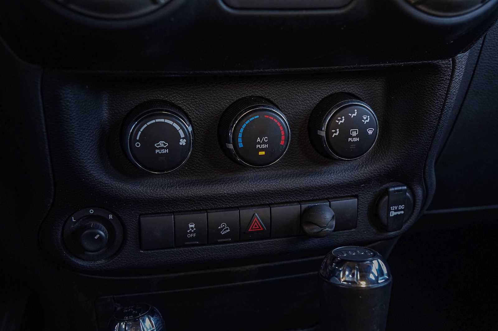 Thumbnail: 2014 Jeep Wrangler - 19