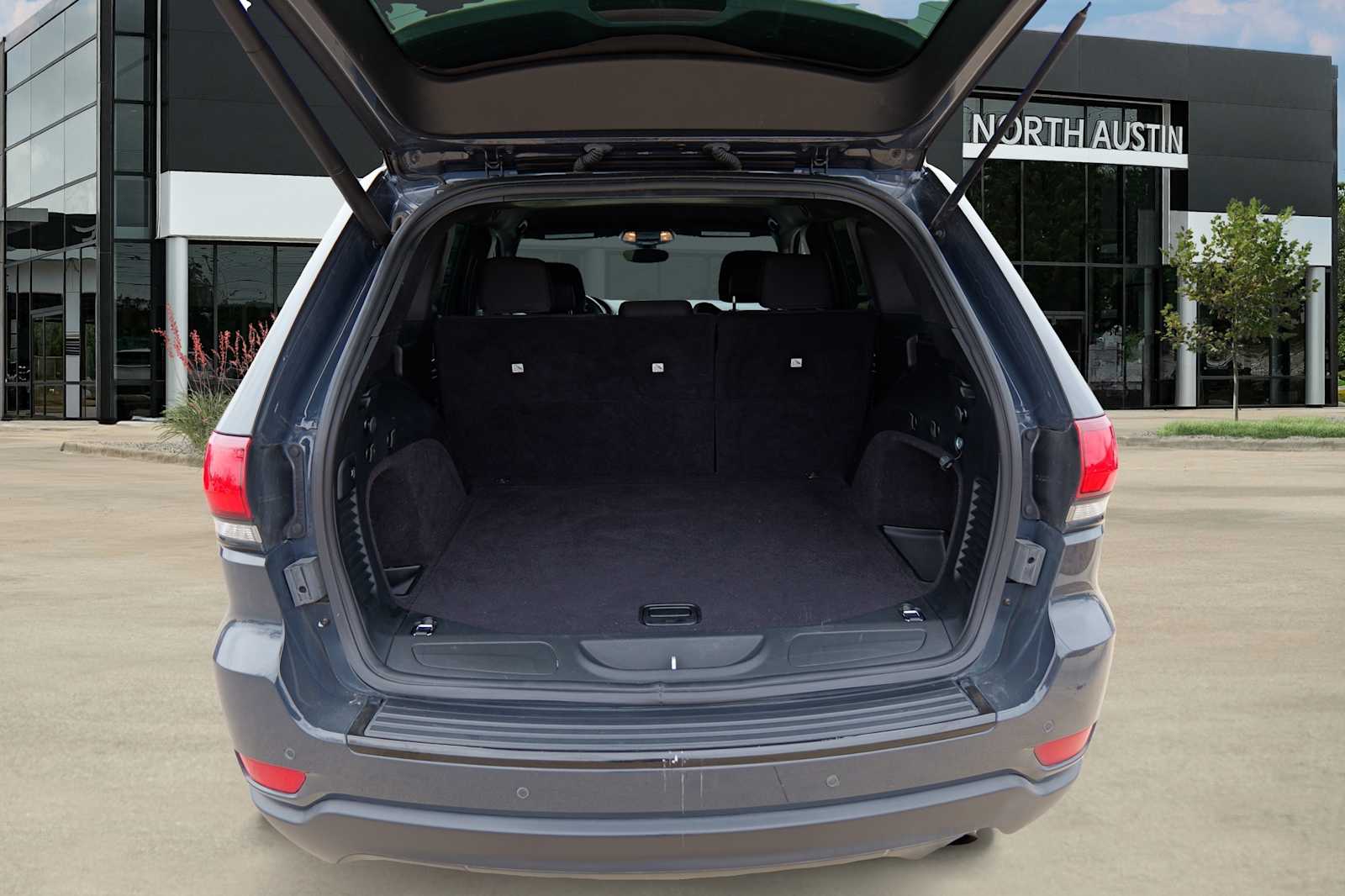 Thumbnail: 2018 Jeep Grand Cherokee - 27