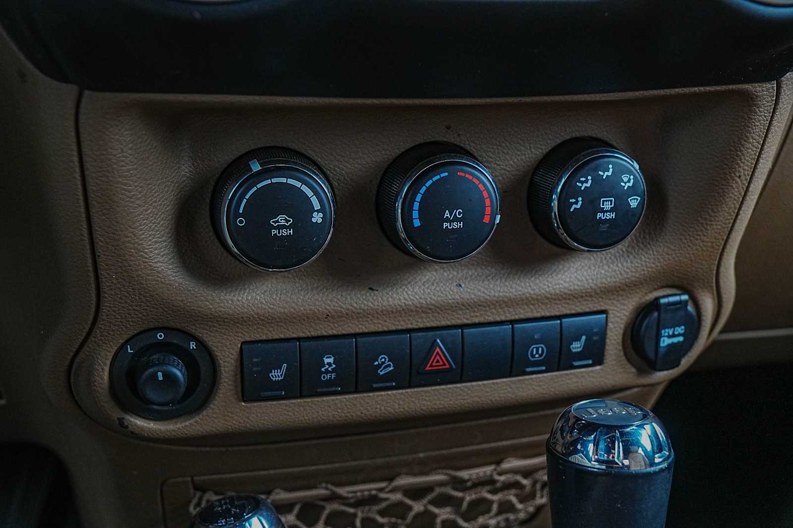 Thumbnail: 2015 Jeep Wrangler - 19